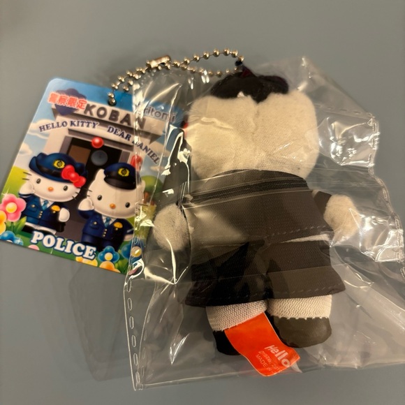 Hello Kitty Police Officer Edition Key Charm - Picture 2 of 3